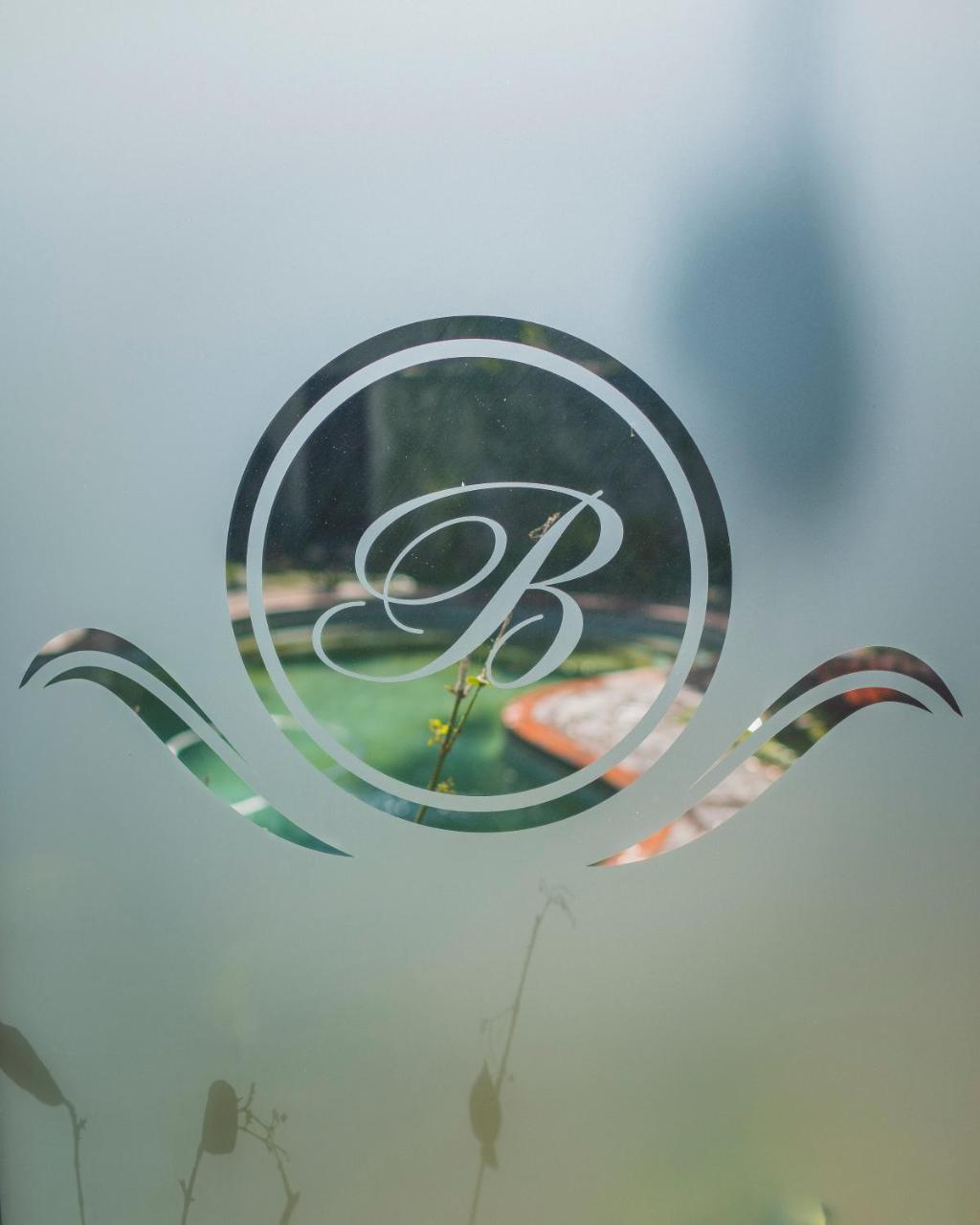 Belgrace Boutique Hotel Уайт Ривър Екстериор снимка